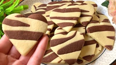 Strakatá srdíčka ze 2 druhů těst