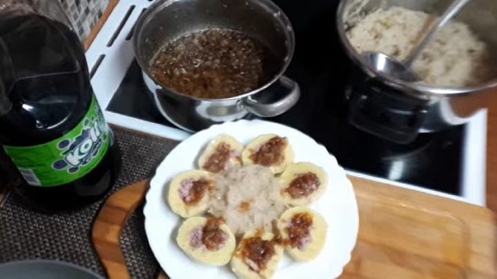 Bramborové knedlíky plněné uzeným masem