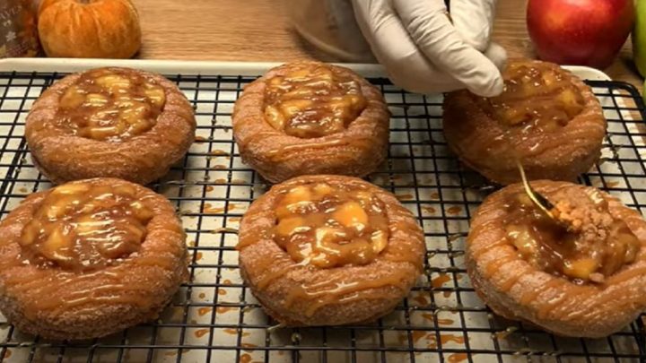 Skořicové sušenky s jablečnou náplní