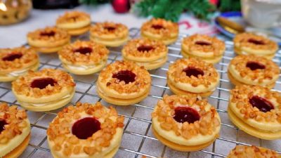 Ořechová kolečka s krémem a džemem