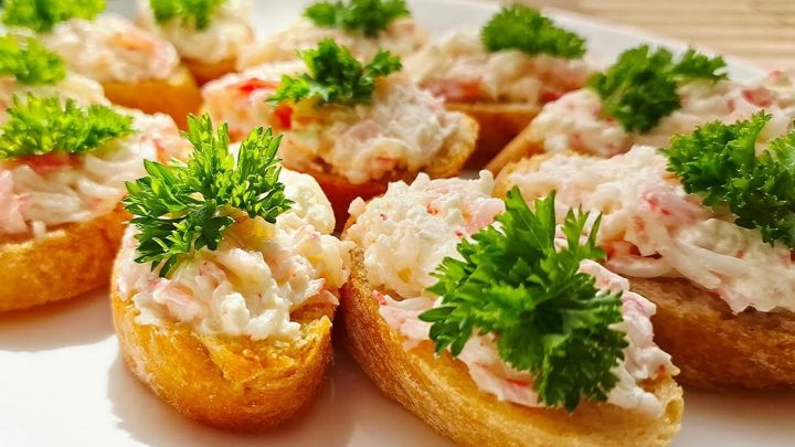 Chlebíčky á la krab s petrželkou Chlebíčky á la krab s petrželkou