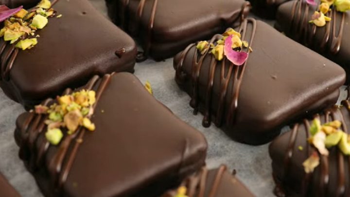 Dubajské cukroví v čokoládě s pistáciemi