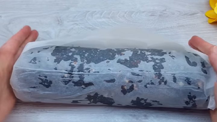 Nepečený čokoládový salám s arašídy