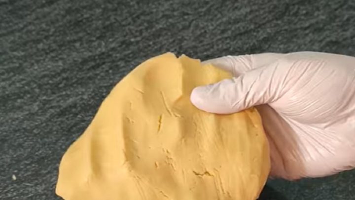 Marcipánové věnečky s marmeládou