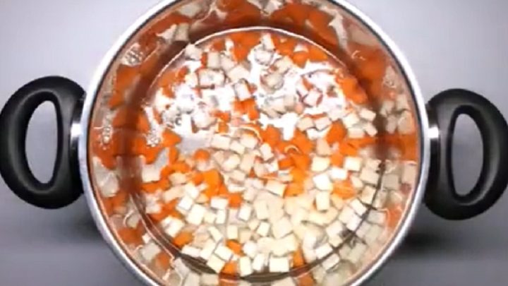 Smažené filé s bramborovým salátem