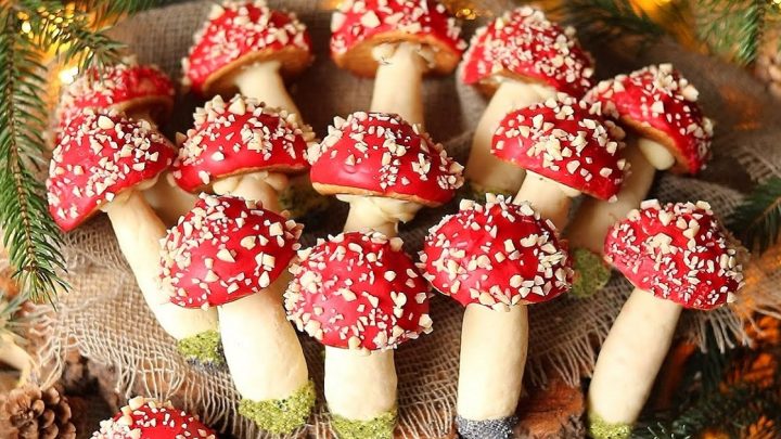 Vánoční muchomůrky z máslového těsta Vánoční muchomůrky z máslového těsta