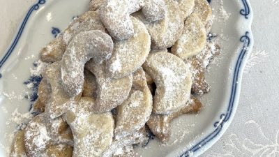 Klasické vanilkové rohlíčky se skořicí