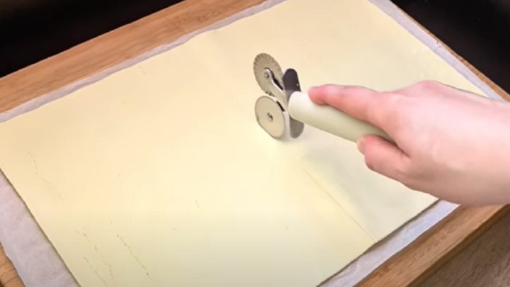 Čtverečky z listového těsta se šunkou