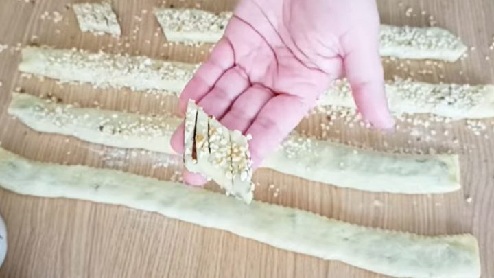 Rychlé ořechové cukroví z jogurtového těsta