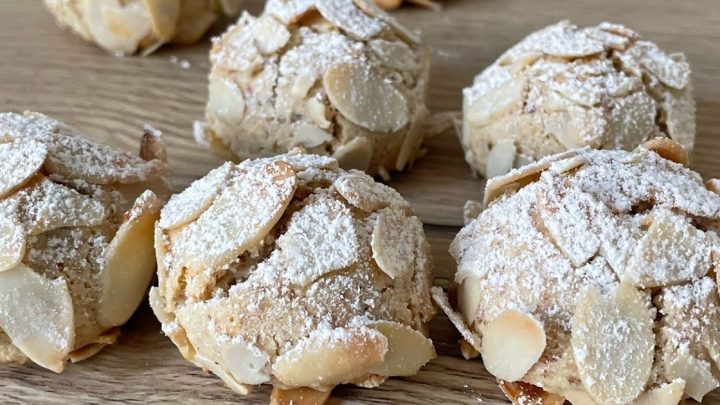 Marcipánové koule s plátky mandlí Marcipánové koule s plátky mandlí