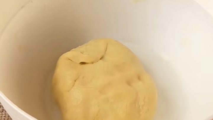 Smažené rohlíčky s marmeládou a kokosem