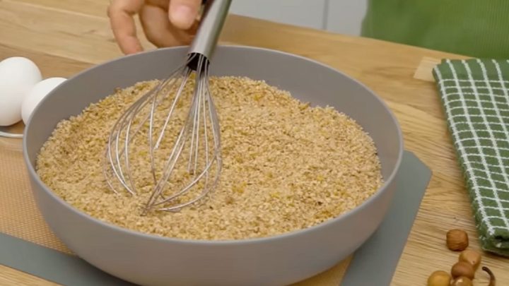 Ořechové tyčinky s bílkovou polevou