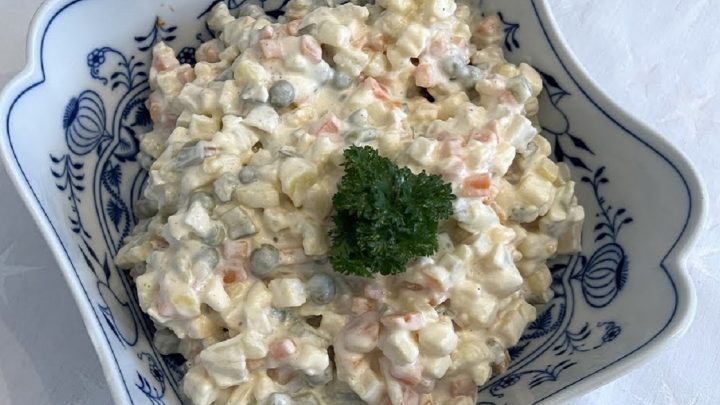 Francouzský bramborový salát se smetanou