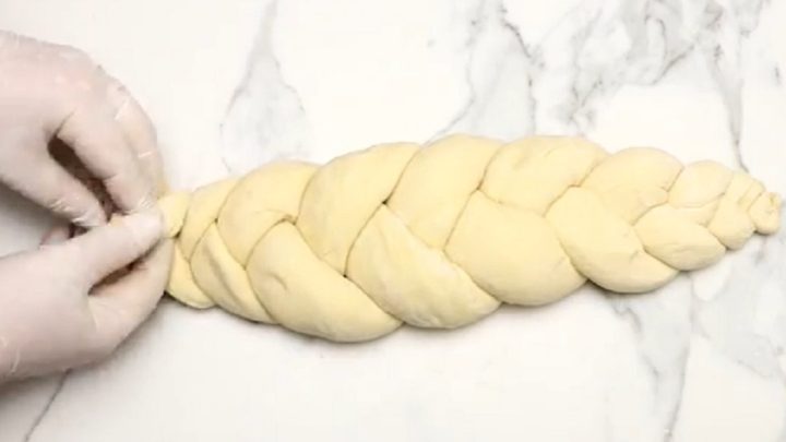 Jednoduchá vánočka ze 3 pramenů