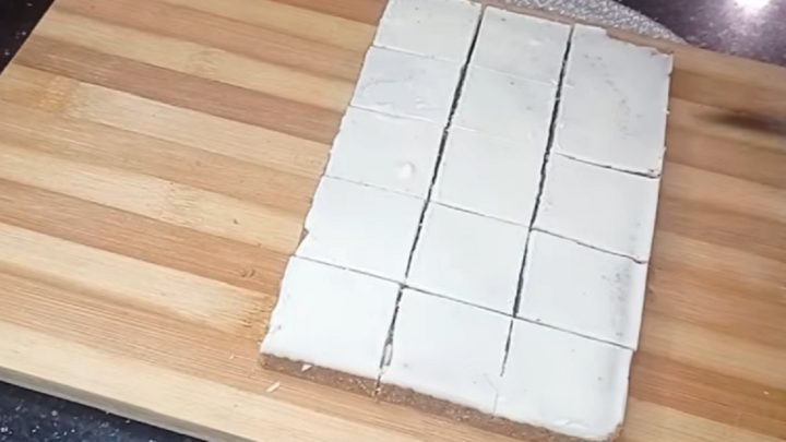 Krupicové kostičky s bílou čokoládou