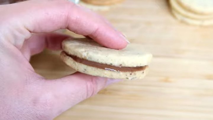 Slepované ořechové cukroví s nugátem