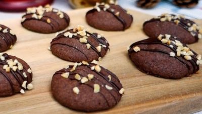 Nugátové cukroví s ořechy a čokoládou