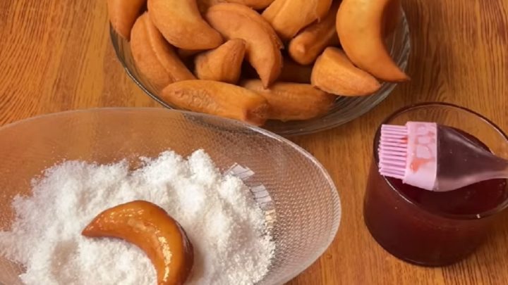 Smažené rohlíčky s marmeládou a kokosem