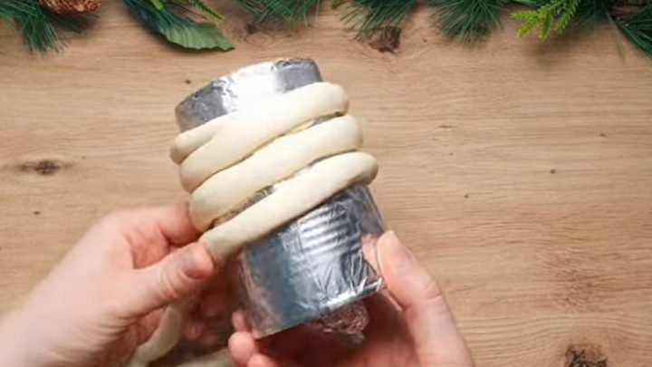 Trdelník se skořicí z kynutého těsta