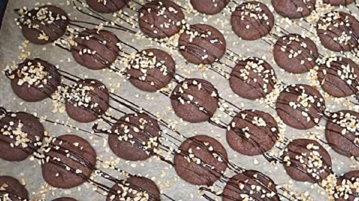 Nugátové cukroví s ořechy a čokoládou