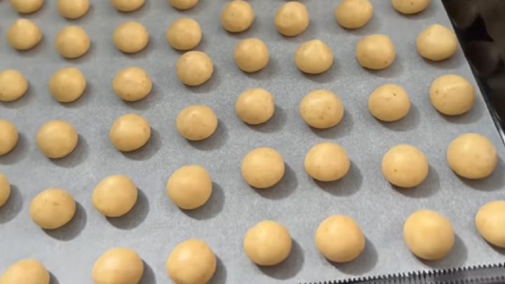 Jogurtové kuličky s bílou čokoládou