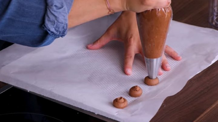 Vánoční višně v čokoládě s marmeládou