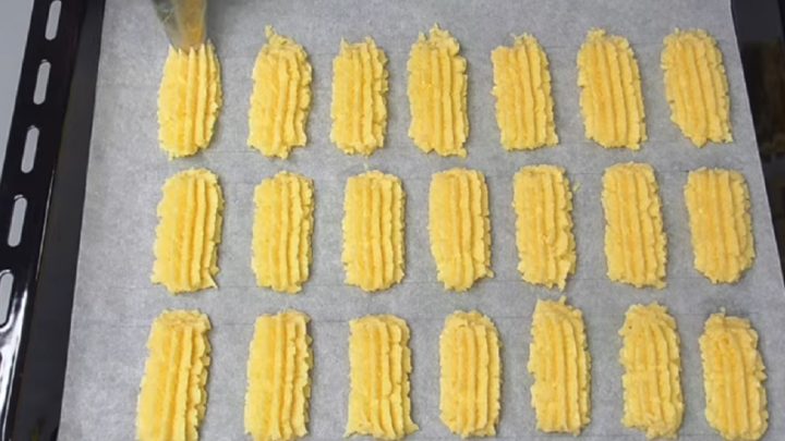 Stříkané banánky s čokoládou a vanilkou