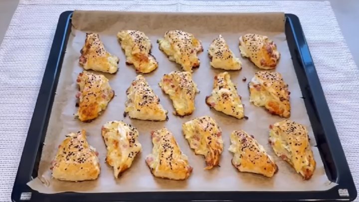 Rychlé sýrové trojúhelníčky se slaninou