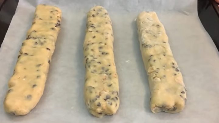 Vánoční italské sušenky s ořechy a čokoládou