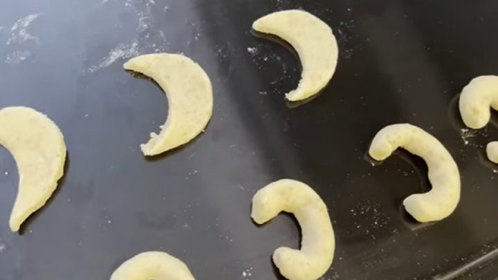 Klasické vanilkové rohlíčky se skořicí