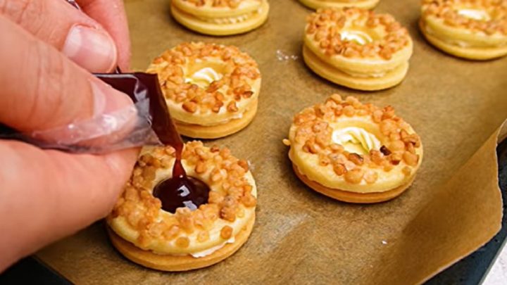 Ořechová kolečka s krémem a džemem