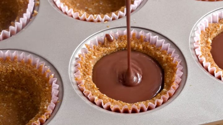 Nepečené košíčky s čokoládovou náplní a ořechy