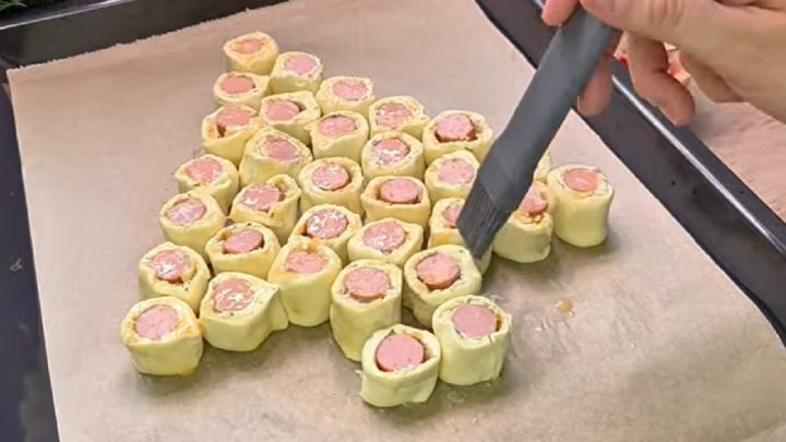 Stromeček z listového těsta s párky