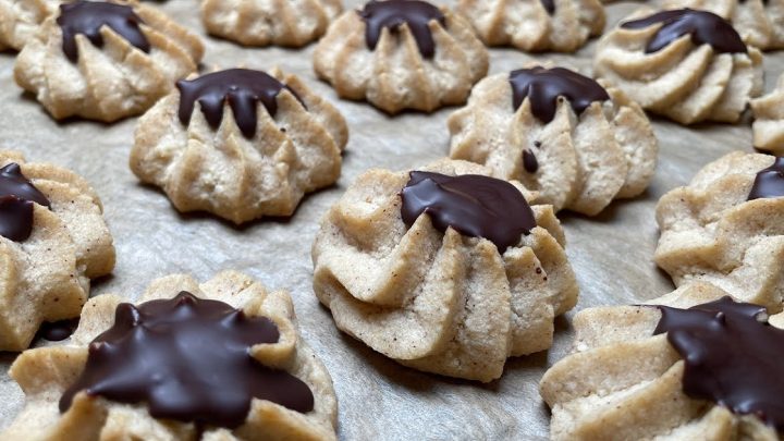 Pudinkové stříkané kytičky s čokoládou