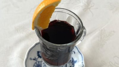 Svařené víno s badyánem a skořicí