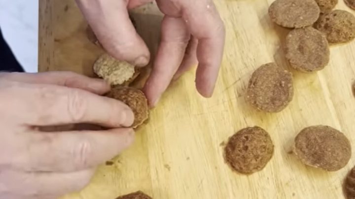 Vánoční ořechy plněné krémem