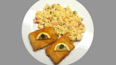 Smažené filé s bramborovým salátem