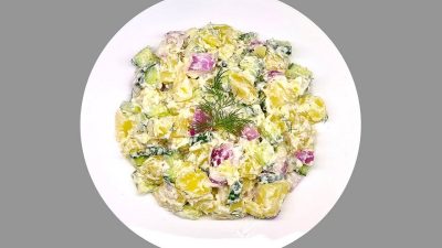 Bramborový salát s koprem a smetanou