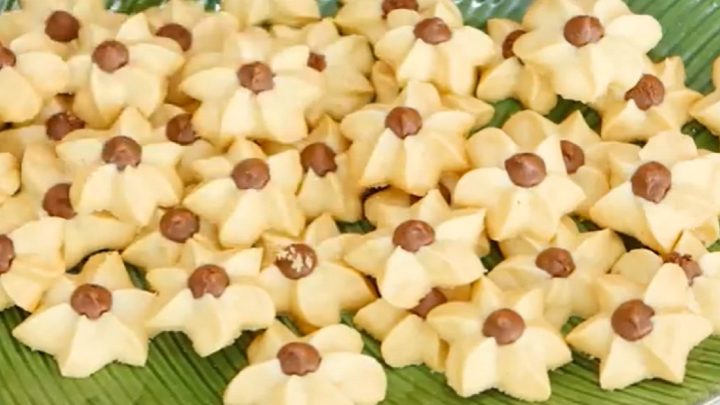 Oříškové kytičky s kousky čokolády