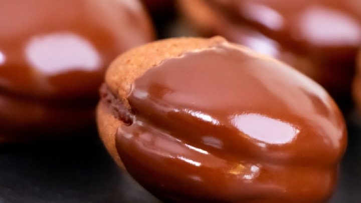 Vánoční višně v čokoládě s marmeládou