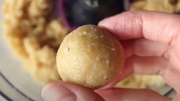 Zdravé marcipánové kuličky s čokoládou