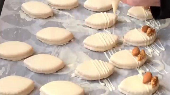 Slzy v bílé čokoládě se 2 druhy ořechů