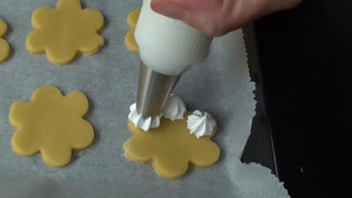 Sněhové kytičky s meruňkovým džemem