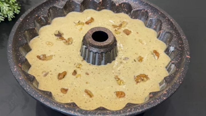 Nadýchaná ořechová bábovka s vanilkou