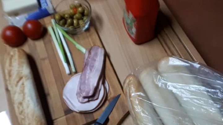 Rychlé zapečené bagety se slaninou