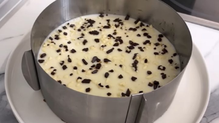 Rychlý nepečený jablečný koláč s čokoládou