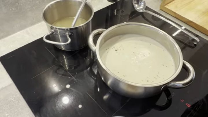 Brynzová polévka s brambory a špekem