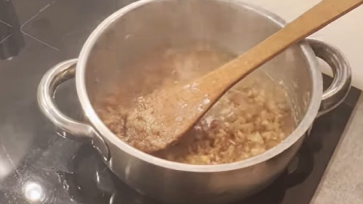 Čočková polévka s klobásou a česnekem