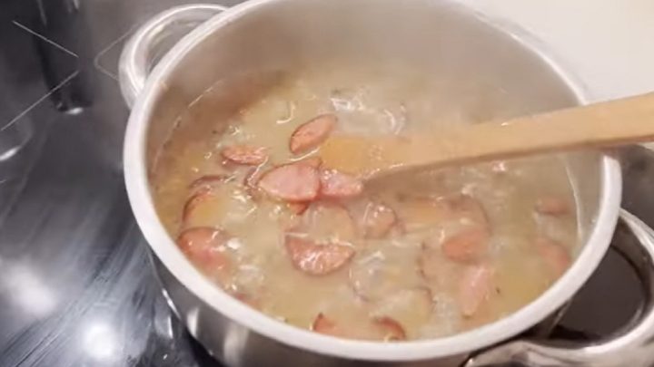 Čočková polévka s klobásou a česnekem