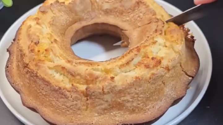 Bábovka plněná marmeládou z meruněk